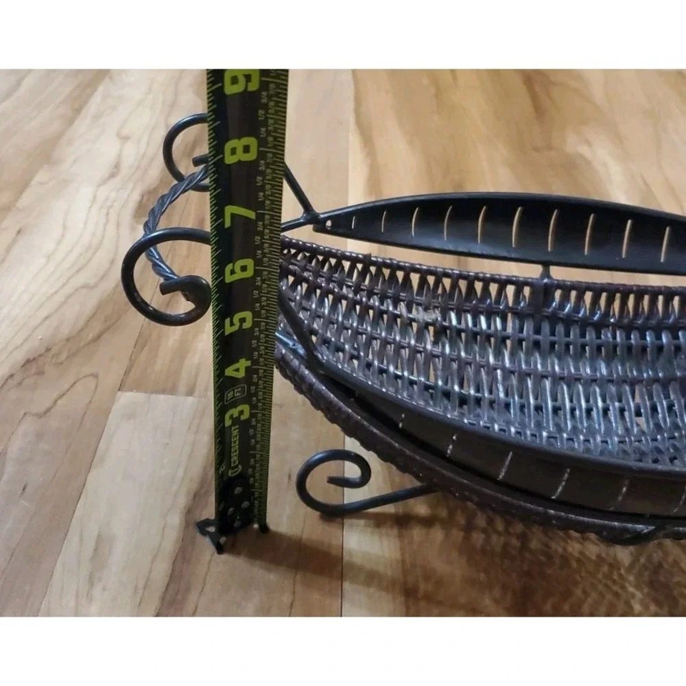 Vtg Mediterranean Style Wicker Metal Banana Basket Brown Black Oval Boho 17 inch